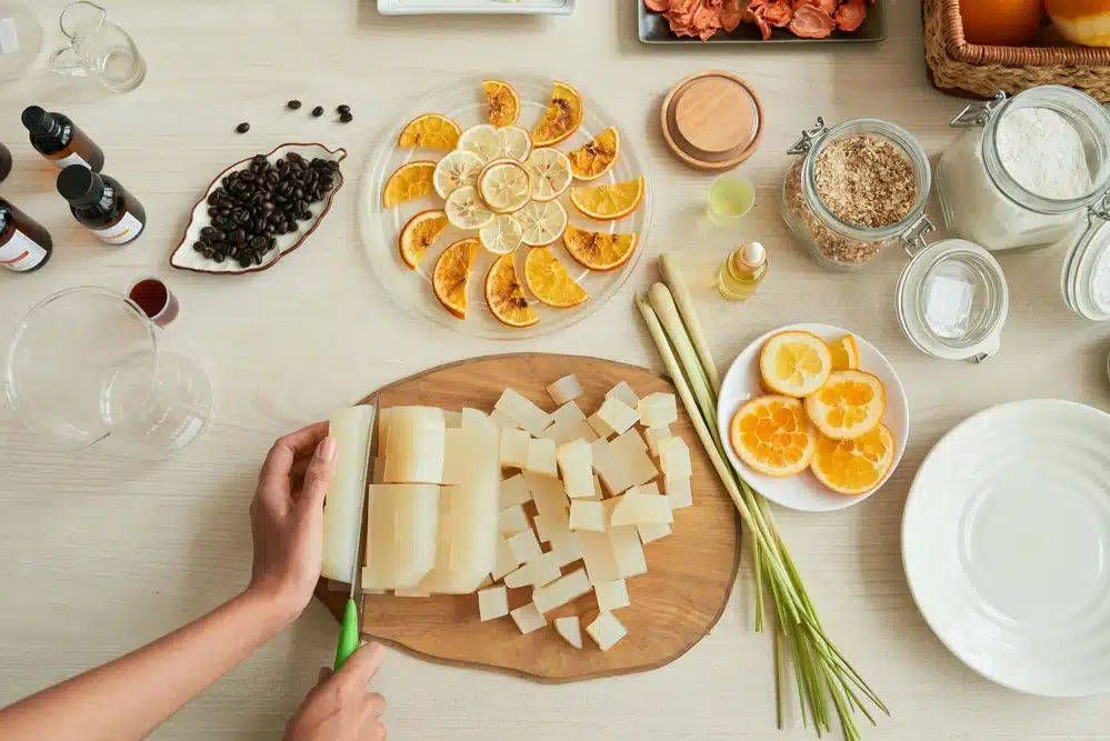 Comment fabriquer vos propres savons avec du miel, du pollen et de la propolis ? - COSMÉTIQUE APICOLE