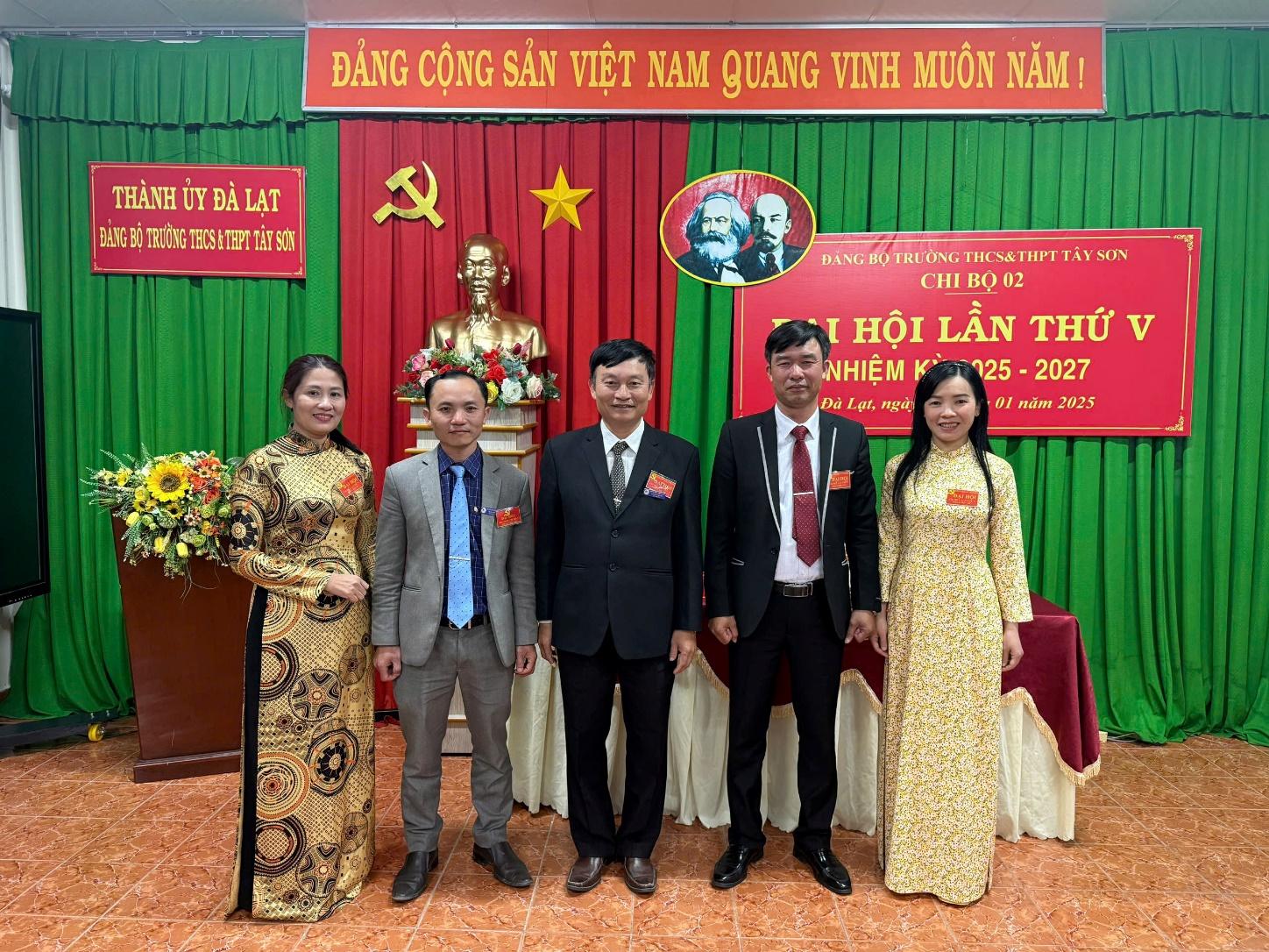 D:\Hạnh Lê\ĐẢNG\Đại hội Chi bộ 2\z6221359172673_1575281bb20a94b08674100444e06c6f.jpg