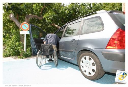 emplacements réservés aux personnes en situation de handicap