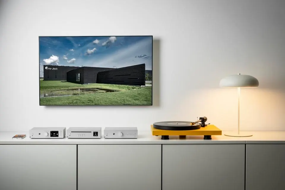 Pro-Ject Uni Box S3 in living room.