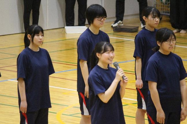 人, スポーツゲーム, 子供, グループ が含まれている画像

AI によって生成されたコンテンツは間違っている可能性があります。