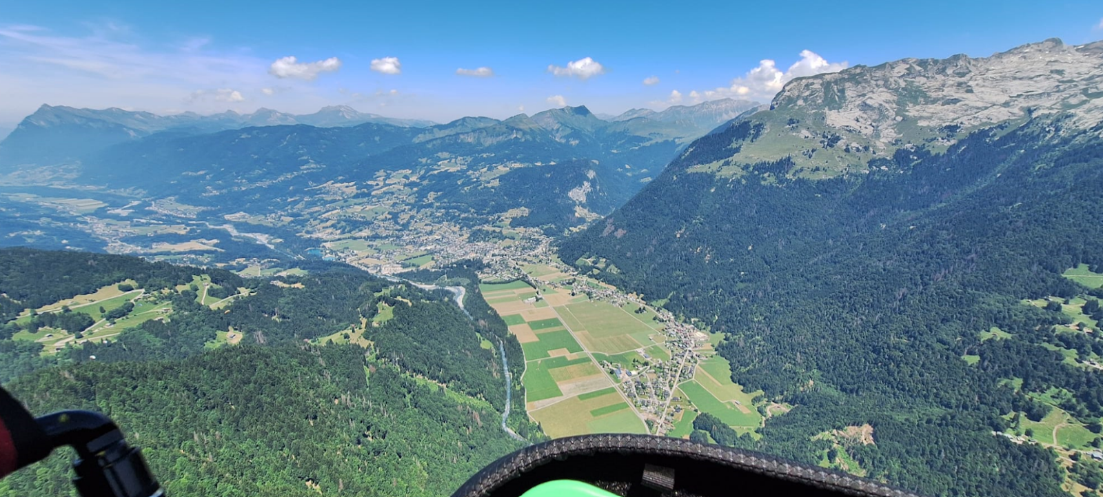 Une image contenant plein air, ciel, nuage, Chaîne de montagnes

Le contenu généré par l’IA peut être incorrect.