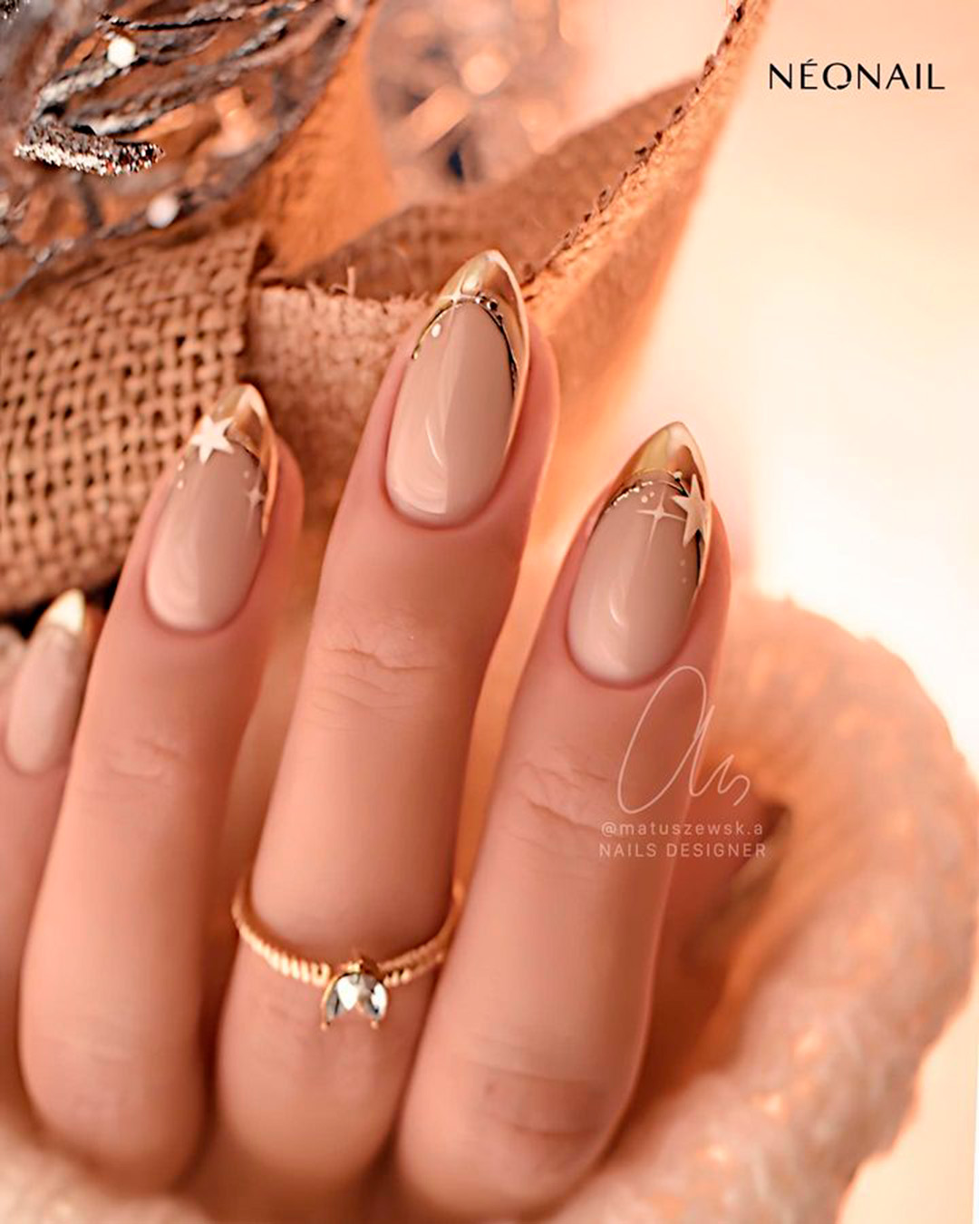 winter wedding nails gold french tips with stars matuszewsk.a