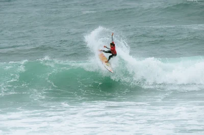 Sally Fitzgibbons na final do Ericeira Pro (Foto: WSL)