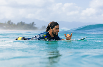 Ian Gouveia foi o grande destaque brasileiro nas oitavas de final (Foto: Brent Bielmann/World Surf League)