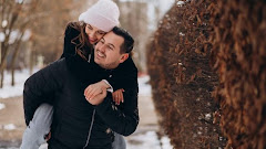 Embracing Winter Romance: Moments of Warmth and Joy