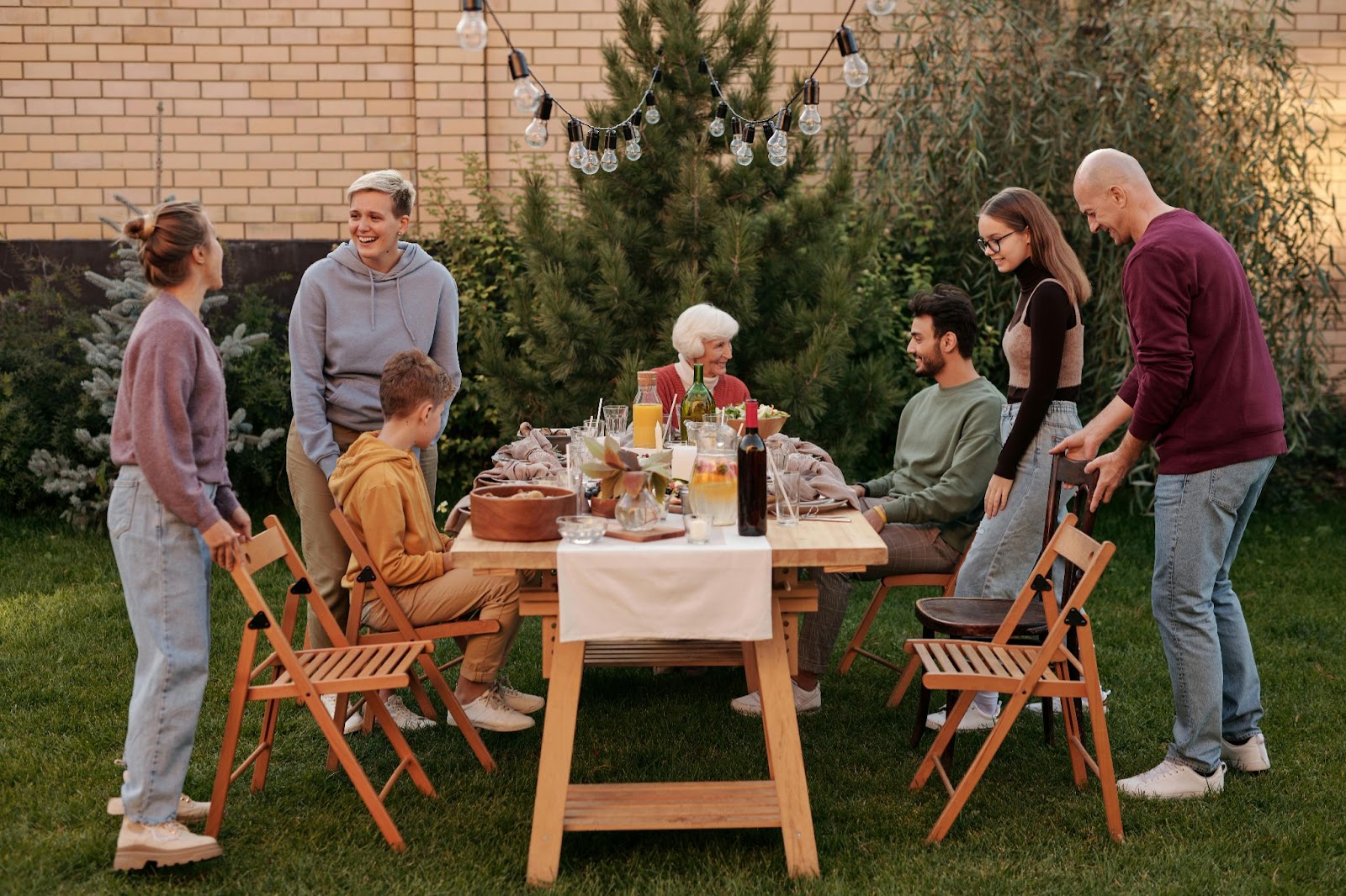 Family Photo Poses: The Casual Cluster