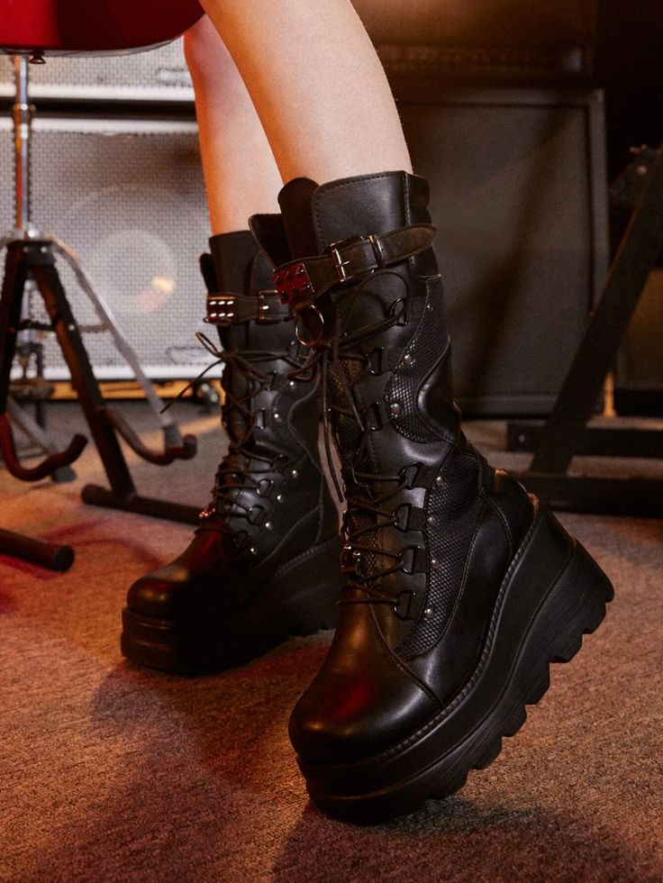 Demonia Gravedigger sandal back