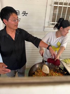 我在自由雕塑公园做义工/刘世伟