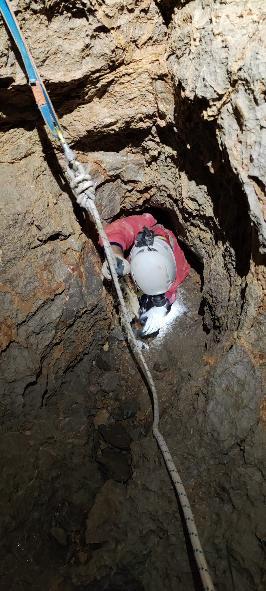 Imagen que contiene roca, montaña, rocoso, cubierto

El contenido generado por IA puede ser incorrecto.