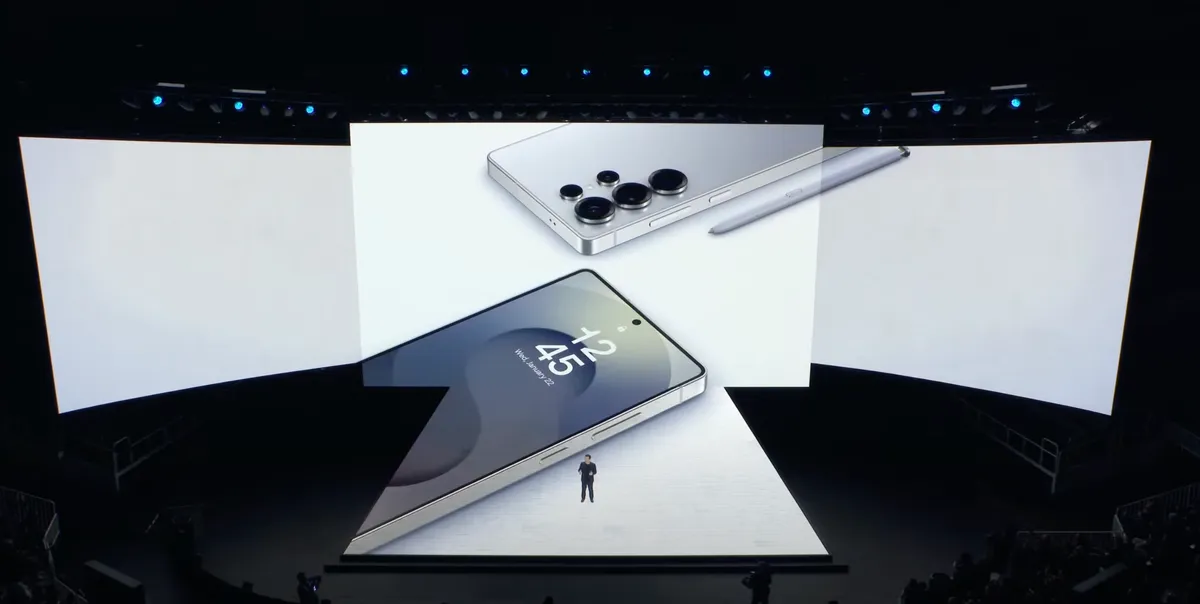 Samsung Galaxy Unpacked 2025 event live stage with product lineup
