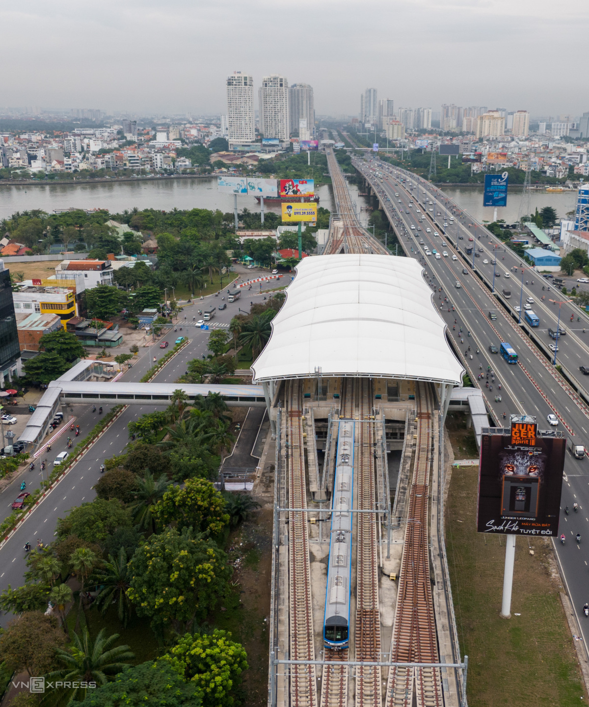 Bên trong ga Tân Cảng