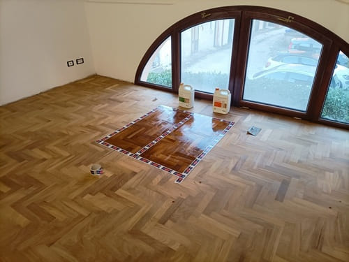 prima e dopo la levigatura su parquet
