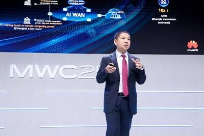 Leon Wang, President of Huawei's Data Communication Product Line, unveiling the AI WAN Solution