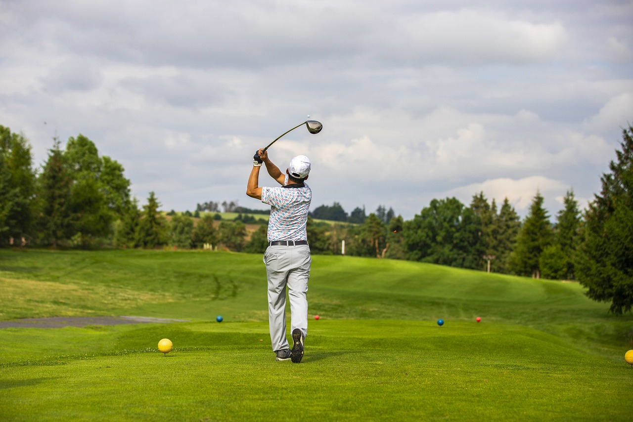Cross-Country Golf Tournament: Tips for Traveling with Your Equipment