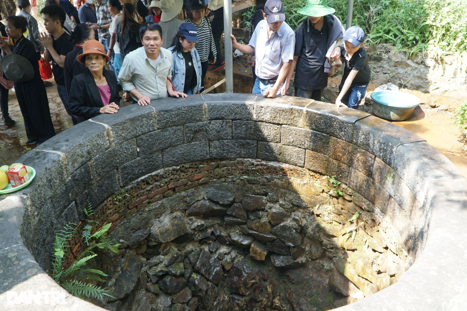 gieng-tien-linh-thieng-tai-am-tien