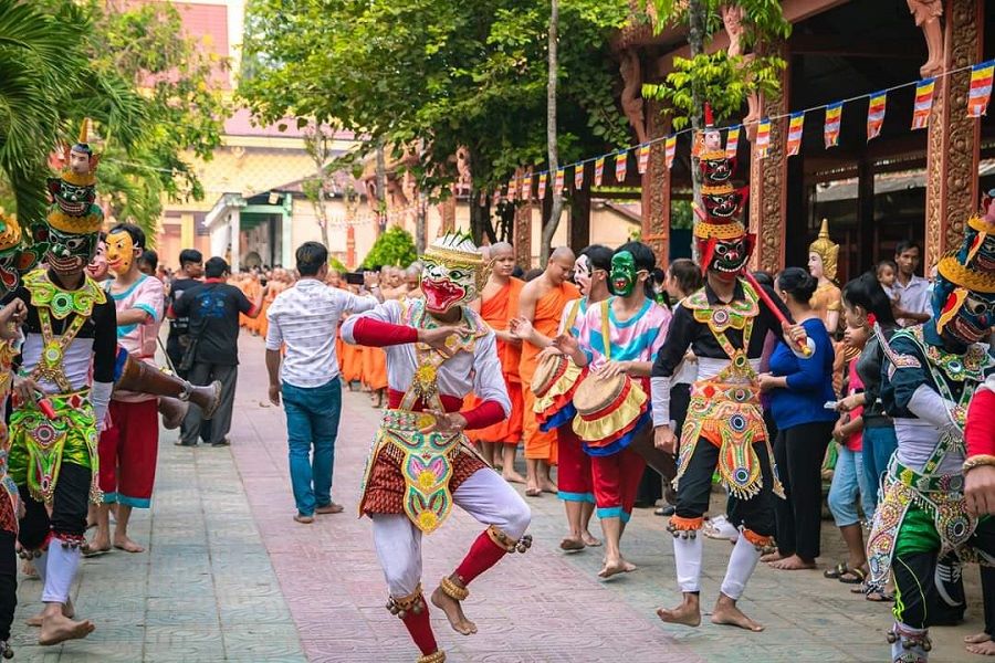 Chol Chnam Thmay contains many traditional rituals and customs