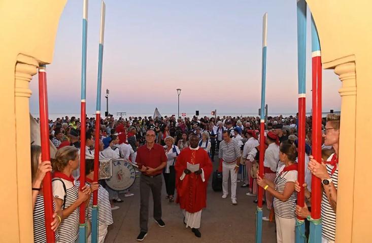 Photo of the entrance to the church during the ceremony 