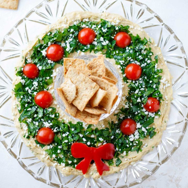 Christmas Appetizer “Hummus Wreath”