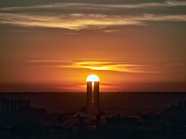 G1 - Fotógrafos reúnem imagens feitas no nascer e no pôr do sol em Brasília  - notícias em Distrito Federal