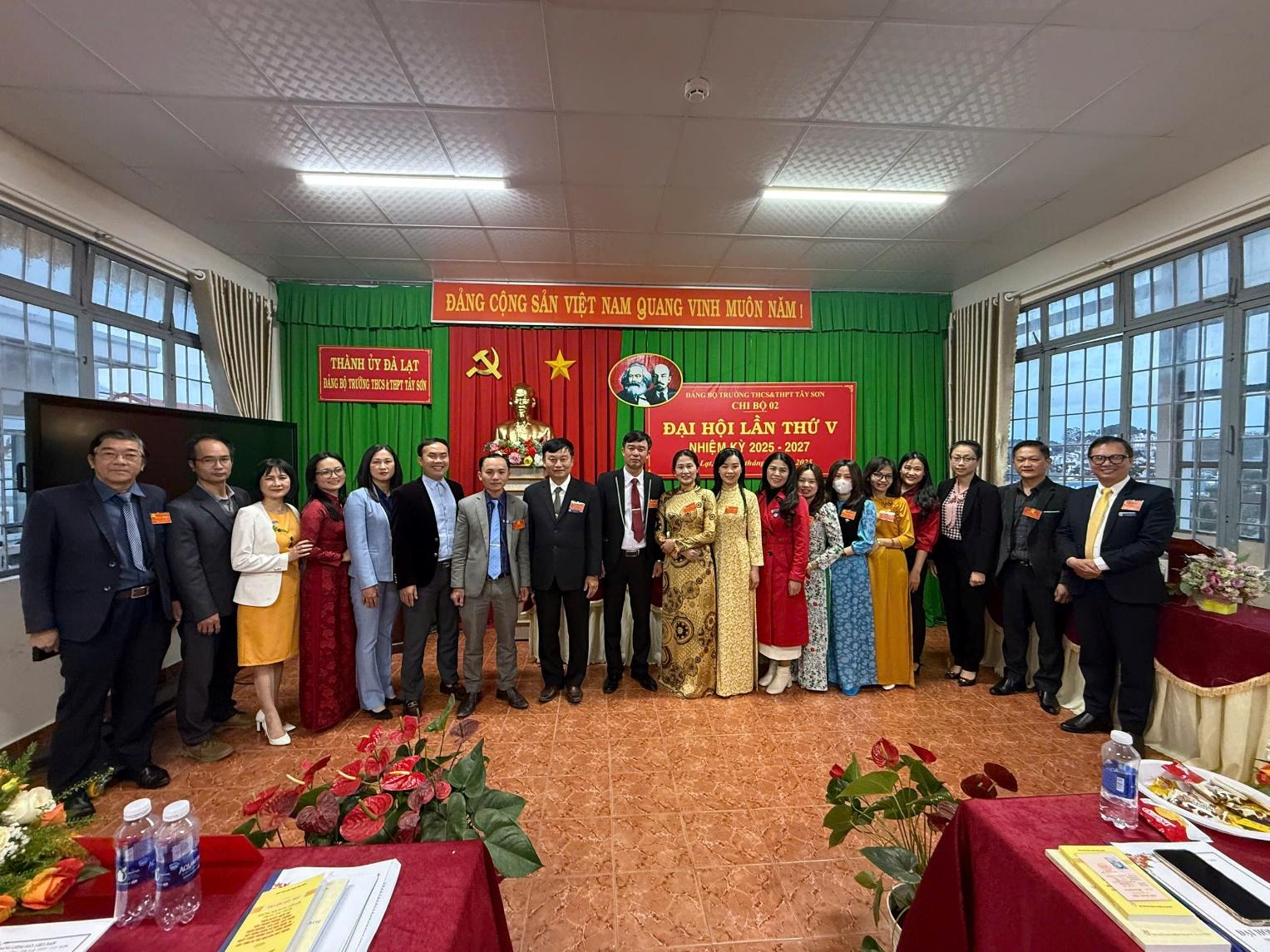 D:\Hạnh Lê\ĐẢNG\Đại hội Chi bộ 2\z6221359412278_7761b84111292f1571f73bfd2a823b21.jpg