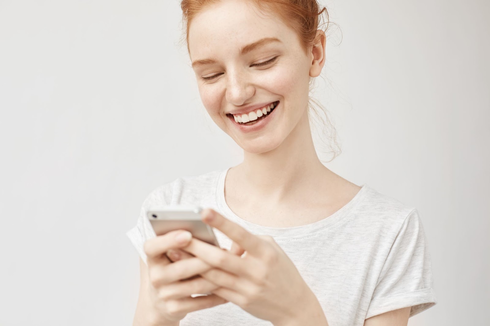 woman sending a text message