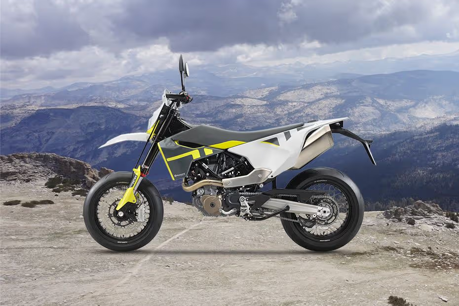 Husqvarna 701 Supermoto di Puncak Gunung