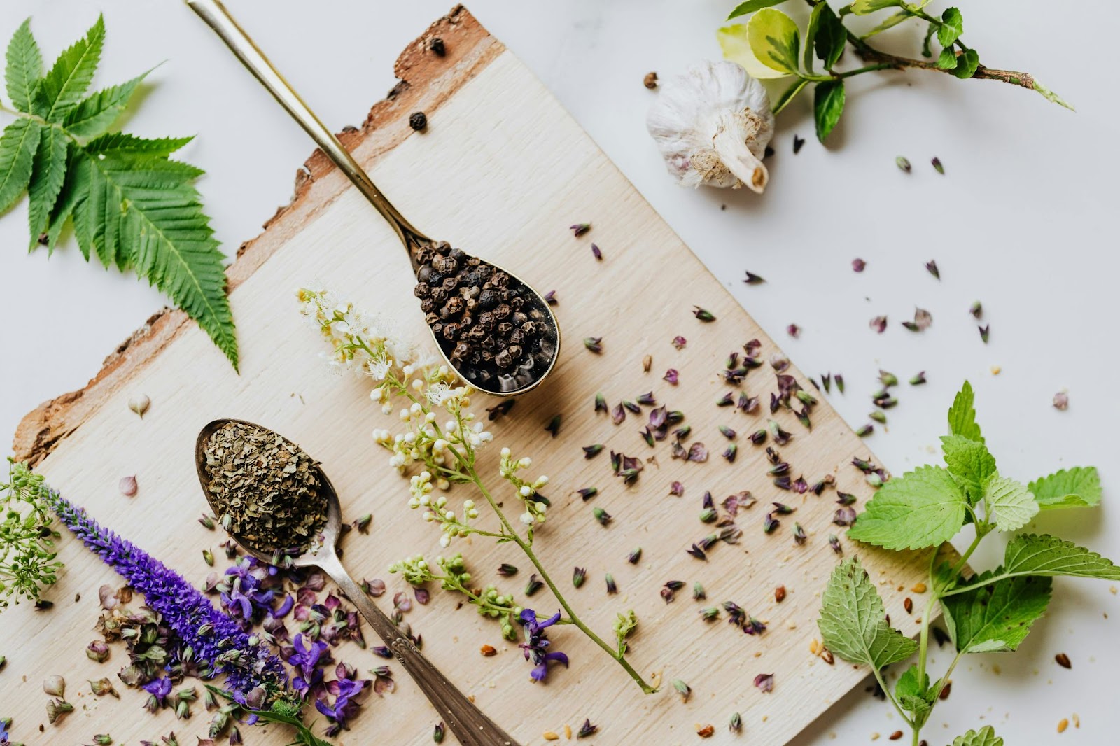 Herbal ingredients like tea tree oil, neem, and peppermint are excellent natural remedies for dandruff.