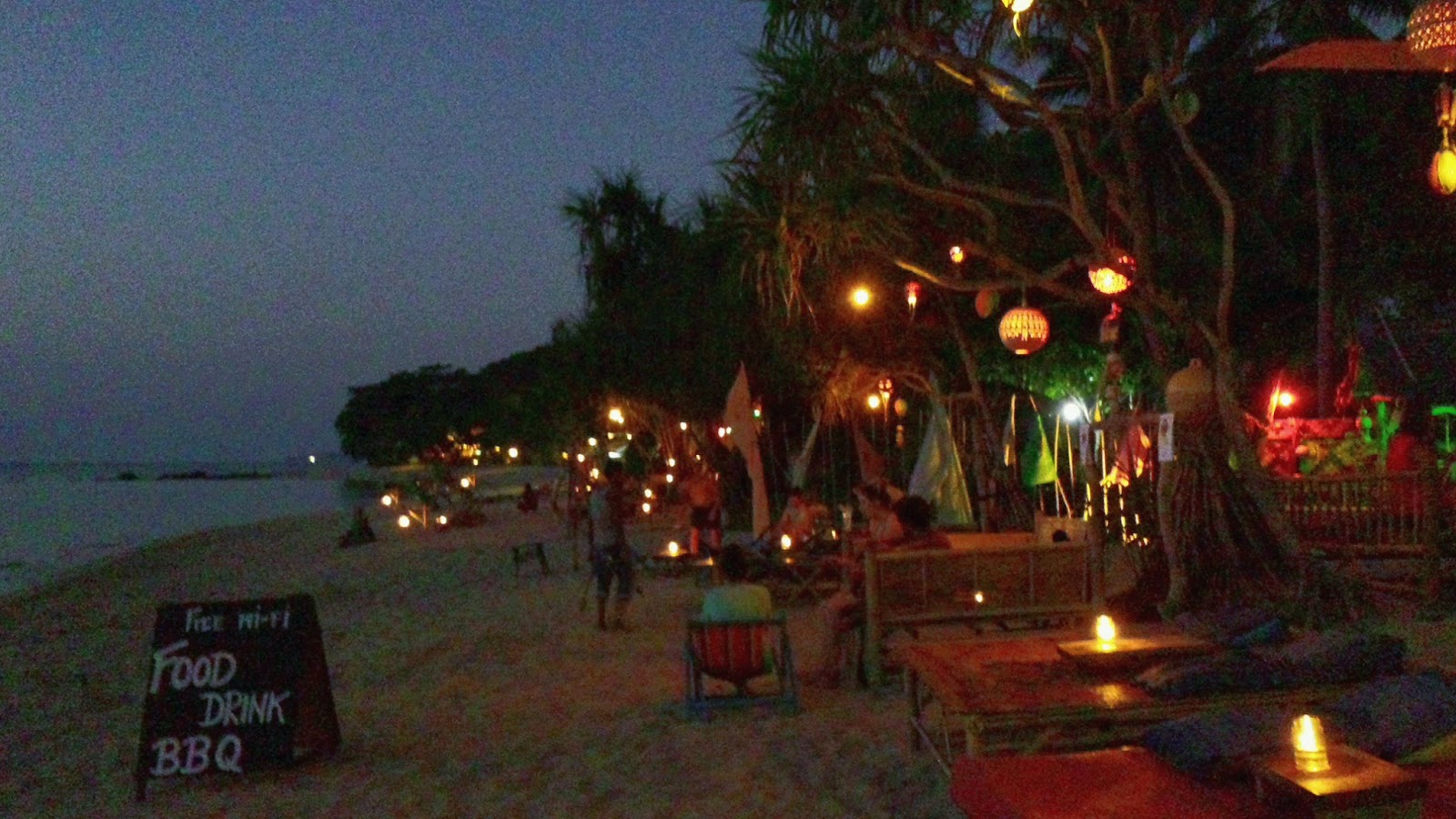 Nightlife in Ao Nang: A Guide to Live Music and Beach Bars