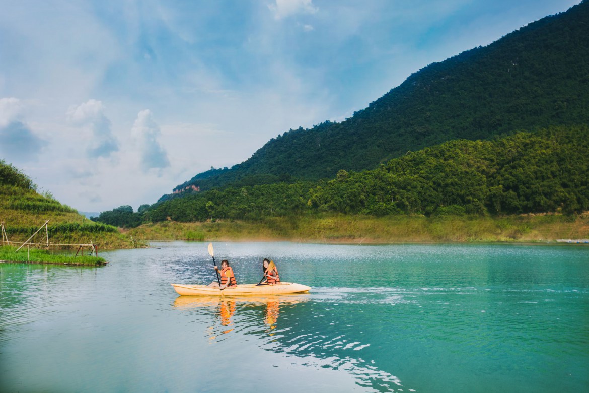 Hoạt động chèo thuyền kayak
