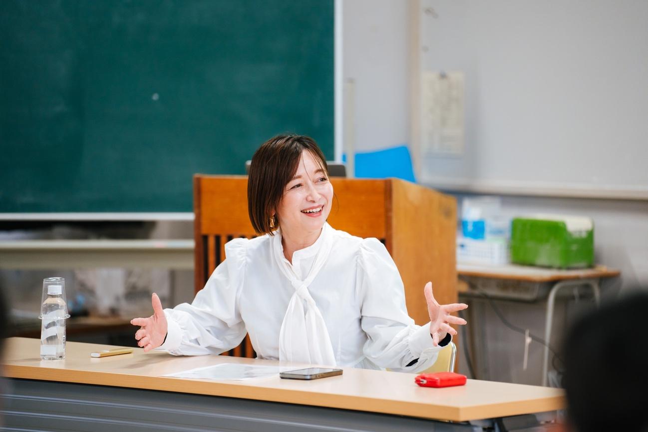 人, 屋内, テーブル, キッチン が含まれている画像

AI によって生成されたコンテンツは間違っている可能性があります。