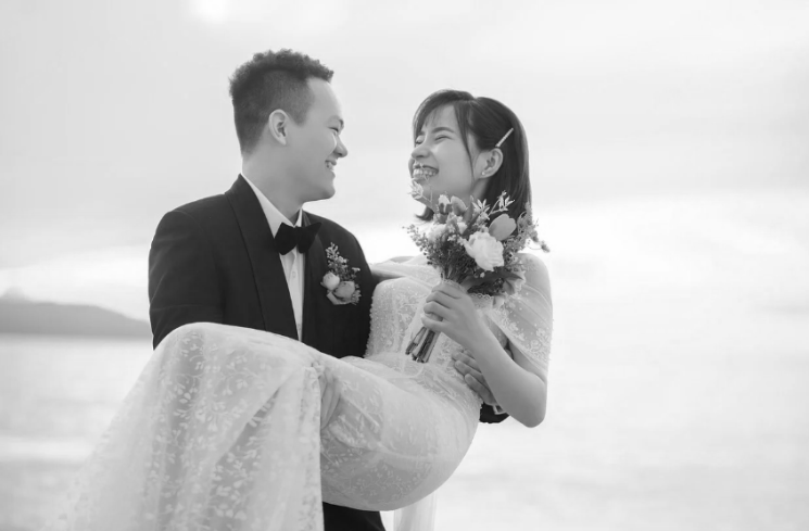 black and  white wedding image