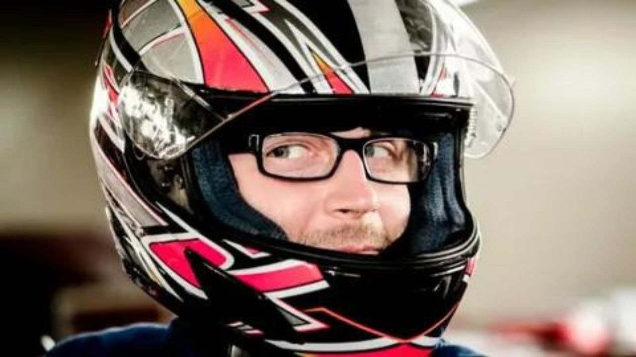 wear glasses with a motorcycle helmet