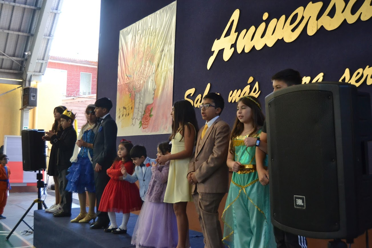 Coronación y Fiesta de Disfraces: Kinder a Sexto…