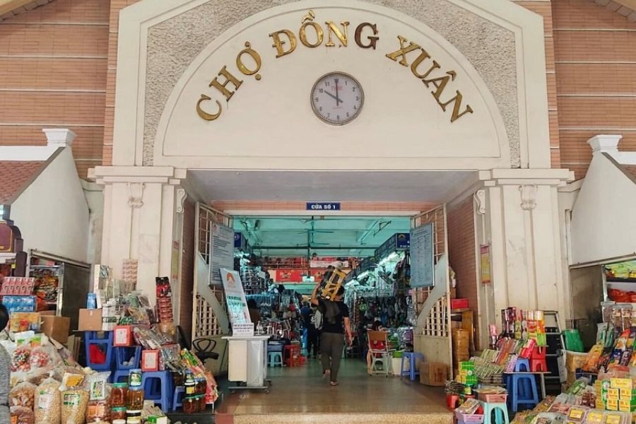 Tips for Visiting Dong Xuan Market. 