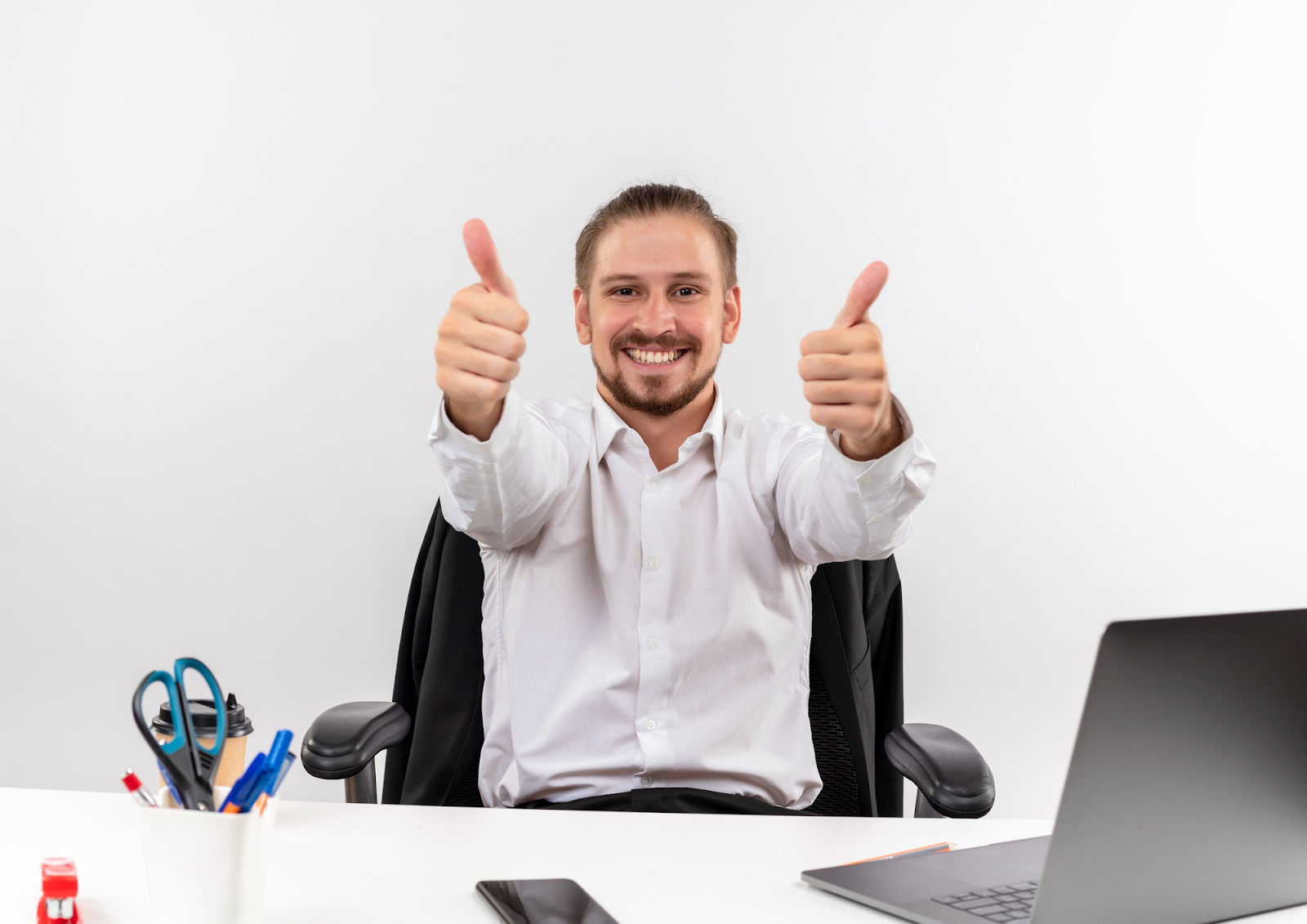 28 essential internship interview questions & what to look for 1