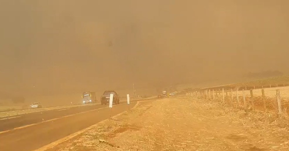 Visibilidade dos motoristas foi afetada em rodovias da regio de Ribeiro Preto por causa dos incndios  Foto: Arquivo pessoal