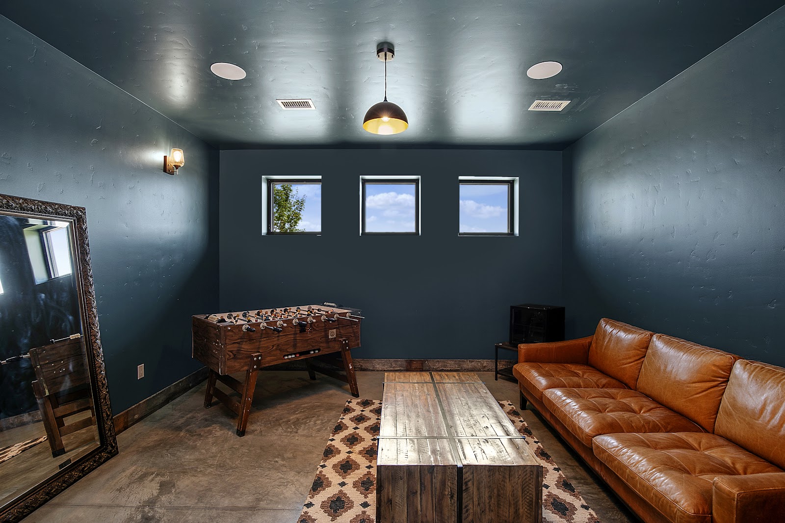 Groom’s Lounge at Rustic Daisy Barn Getting ready space for groom wedding venue Wedding barn venue near me grooms lounge Boise barn