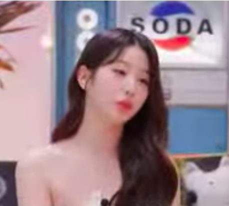 This contains an image of IVE Wonyoung's recent appearance on Dex's Fridge Interview