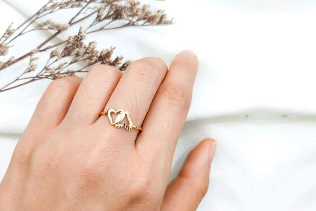 Cincin Wanita dengan Desain Minimalis: Simpel Tapi Tetap Memukau