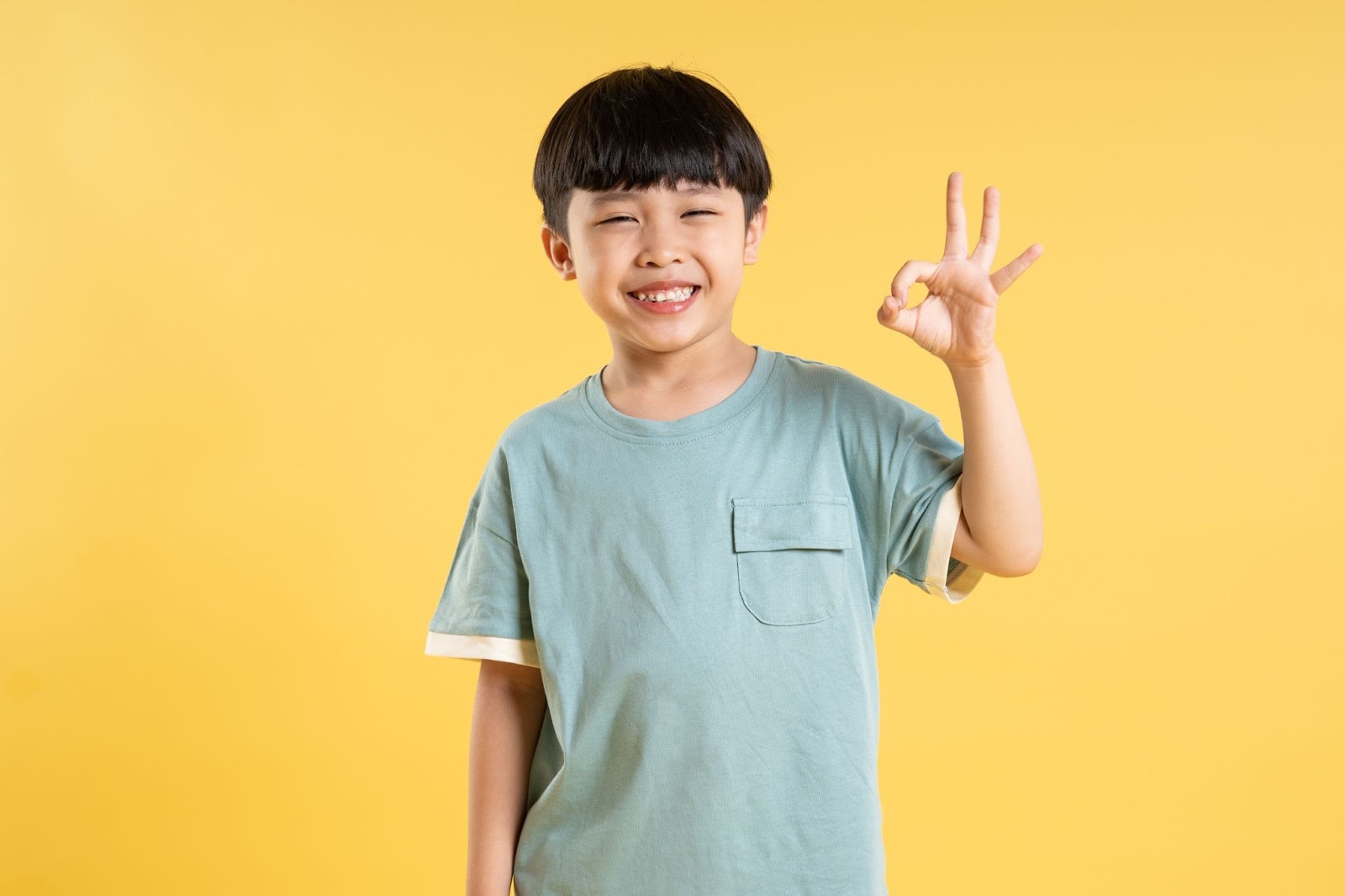 Bé đo chiều cao để nhận biết trẻ kém phát triển chiều cao, hỗ trợ đánh thức gene chiều cao.