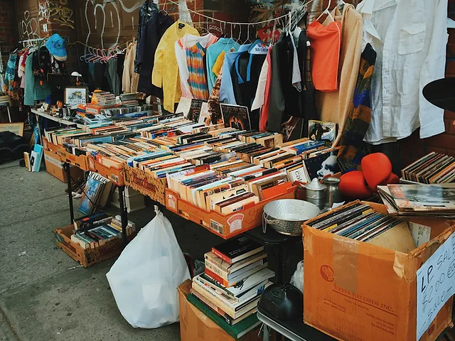 6 Tips for Buying Vintage Clothes Online