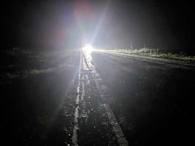 A light on a road at night

AI-generated content may be incorrect.