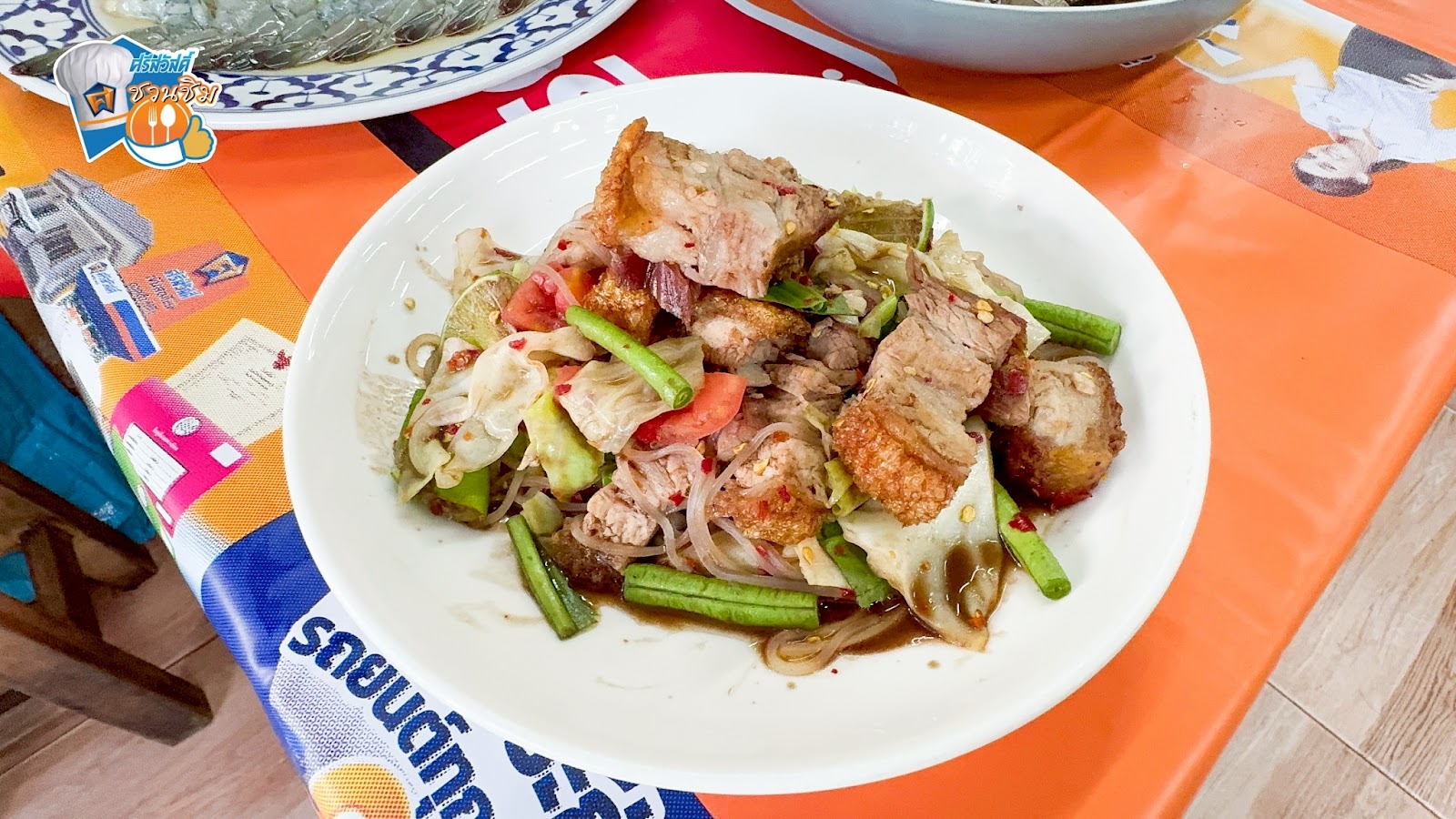 ตำเส้นเล็กหมูกรอบ เมนูยอดฮิตรสจัดจ้านถึงเครื่อง มาแล้วต้องไม่พลาด