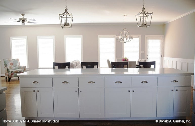 The breakfast bar is fitted with cabinets and drawers to maximize the storage space.