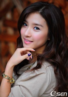 This contains an image of Kim so eun