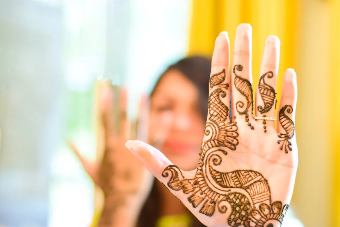 Freelance Sabtu Minggu Jasa Henna Pengantin