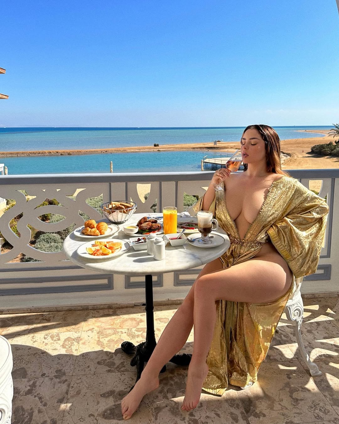 Demi Rose 