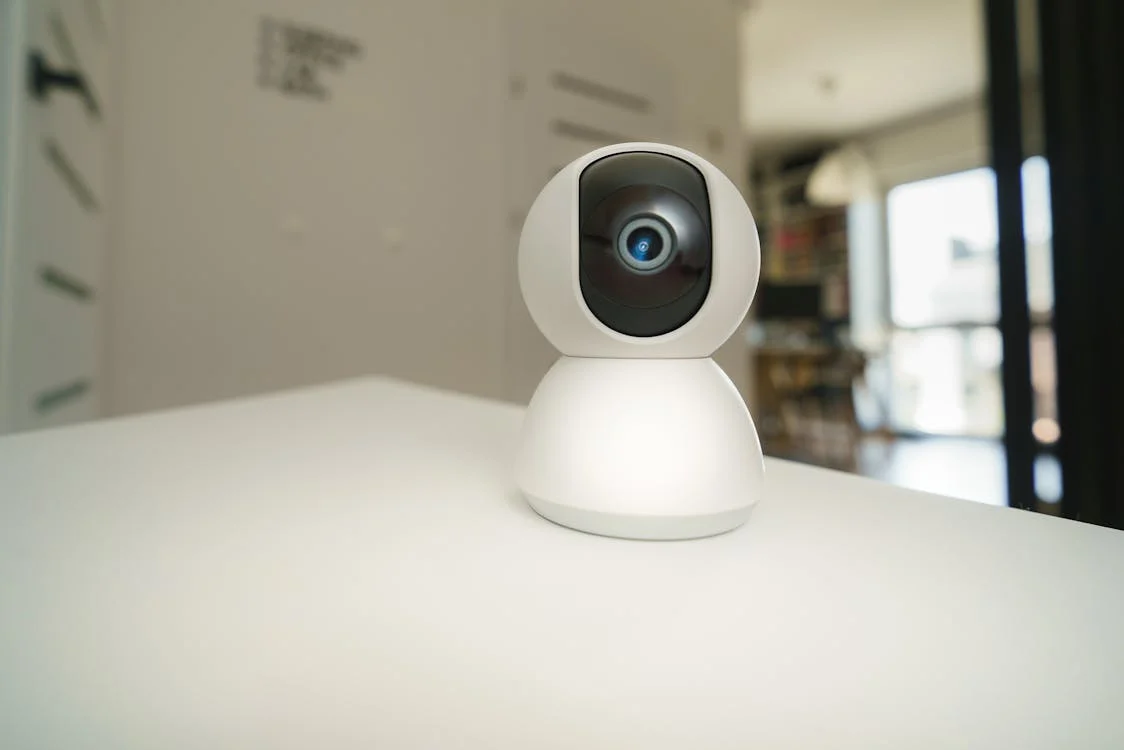 https://www.pexels.com/photo/modern-home-security-surveillance-camera-28940577/