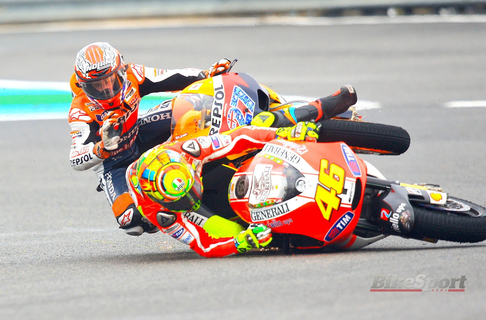 clash rossi dan stoner GP Spanyol 2011